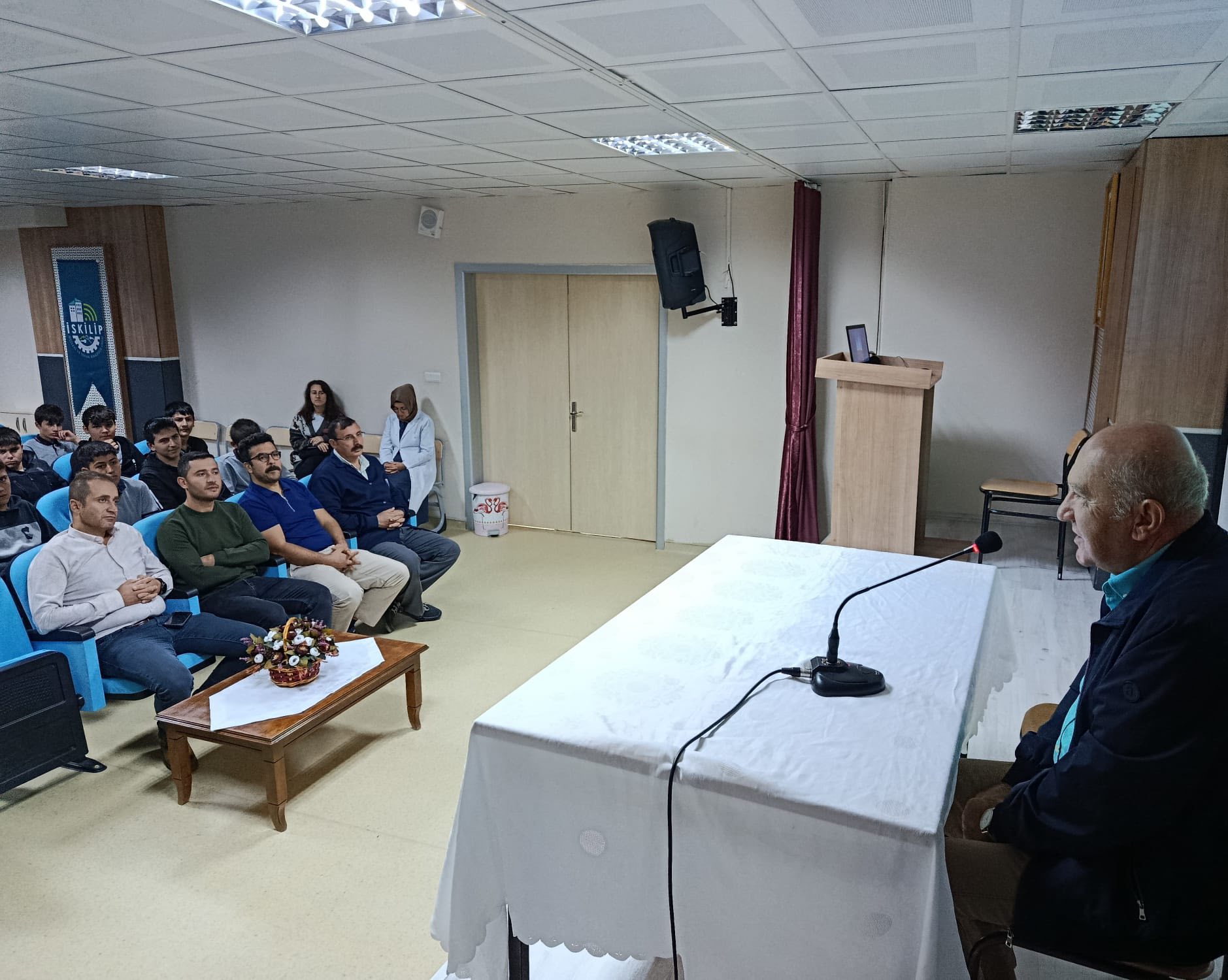 İsmail Kuşgöz, mezun olduğu okulda öğrencilerle buluştu