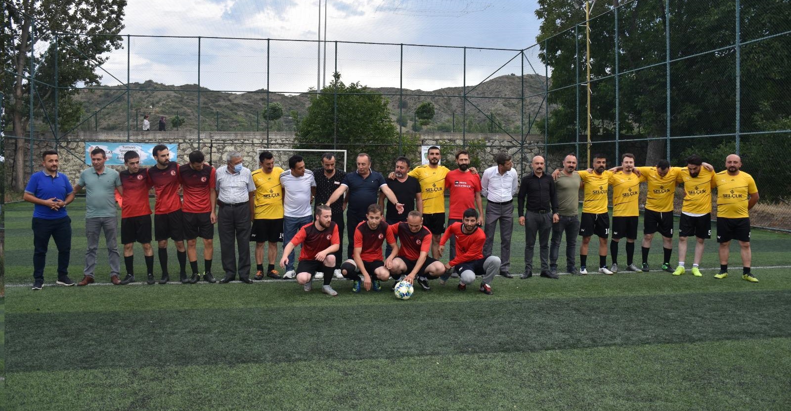 BELEDİYE İSKİLİPSPOR HALISAHA FUTBOL TURNUVASI BAŞLADI
