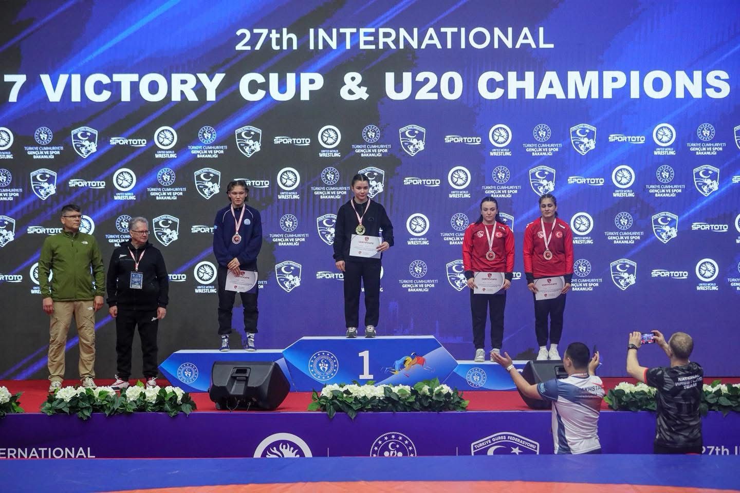 �ZDENUR �ZMEZ ZAFER KUPASI'NDA BRONZ MADALYA KAZANDI