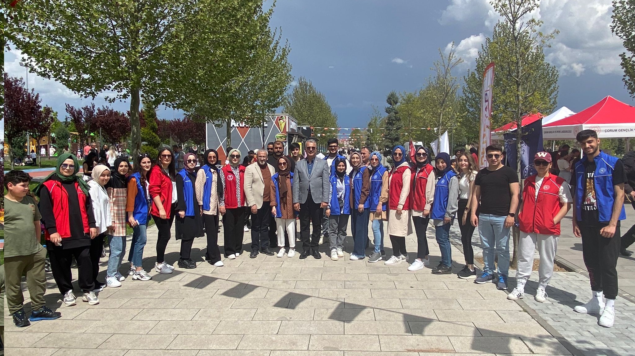 AHLATCI HALKLA BULUŞMALARA DEVAM EDİYOR