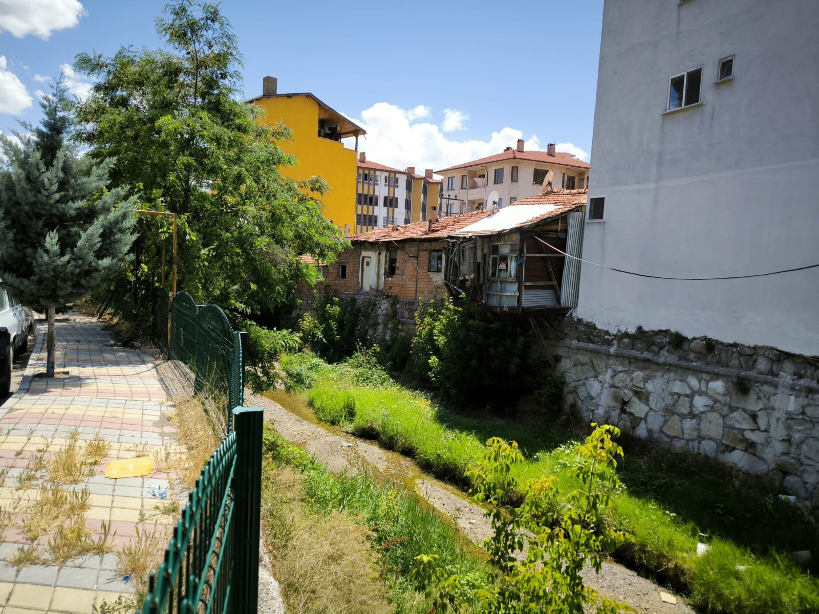 Çay ve dere yatakları temizleniyor