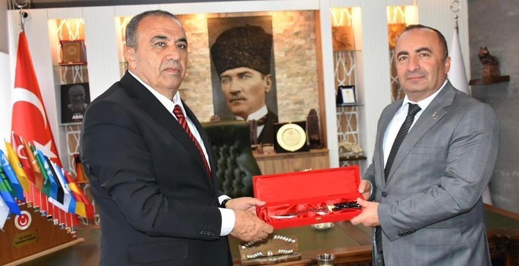 ALİ SÜLÜK MİLLETVEKİLİ SEÇİLEN KAYRICI’YI TEBRİK ETTİ