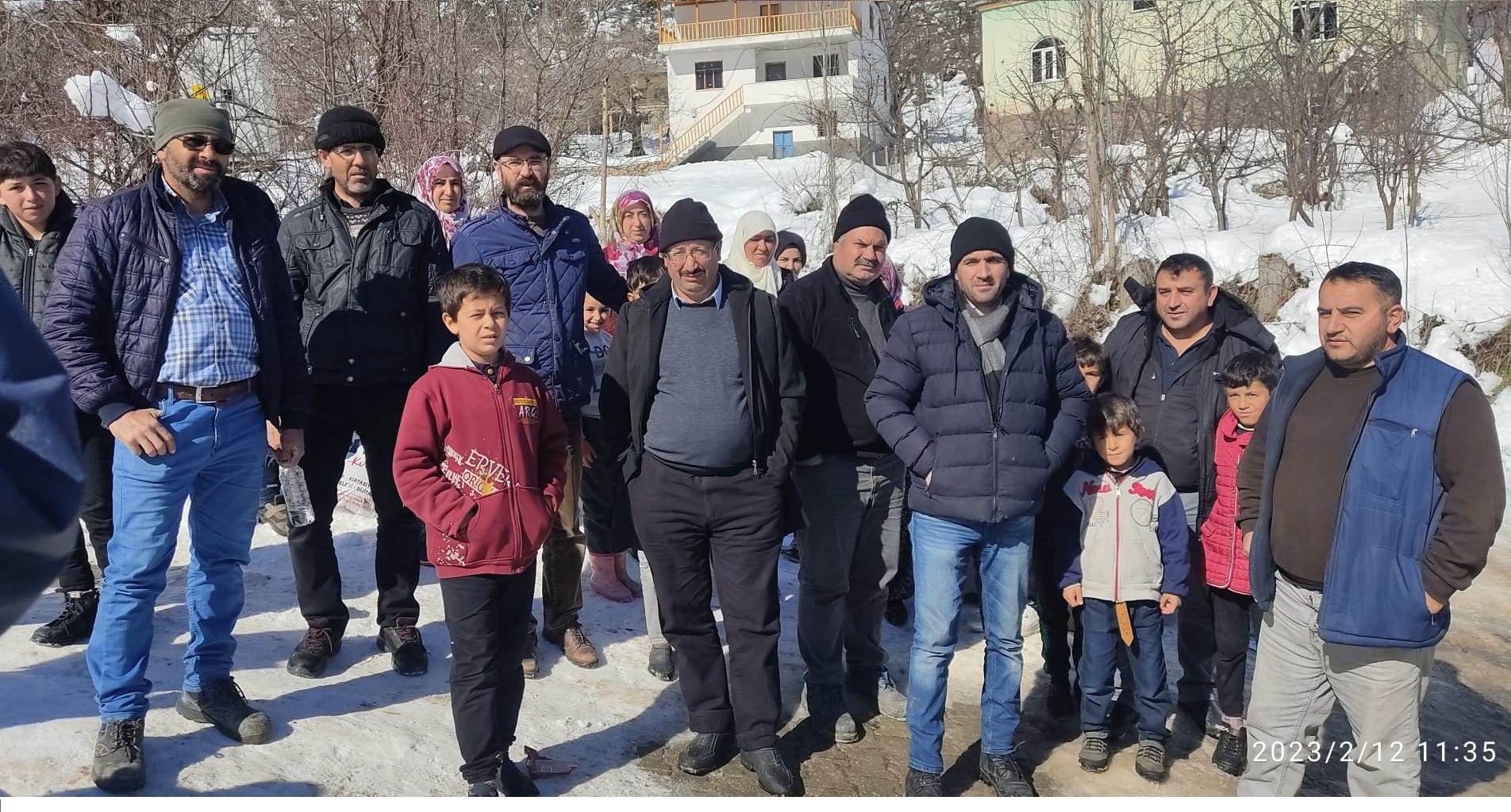 KENDİ İMKANLARI İLE BÖLGEYE GİDİP YARDIM DAĞITTILAR