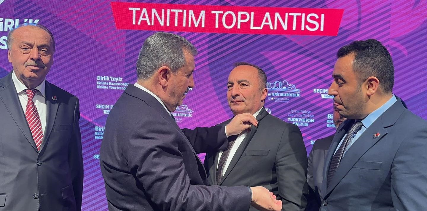 Ali Sülük’ün rozetini BBP Genel Başkanı Destici taktı