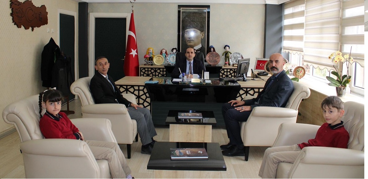 Dereceye giren öğrenciler Kaymakam Polat’ı ziyaret etti
