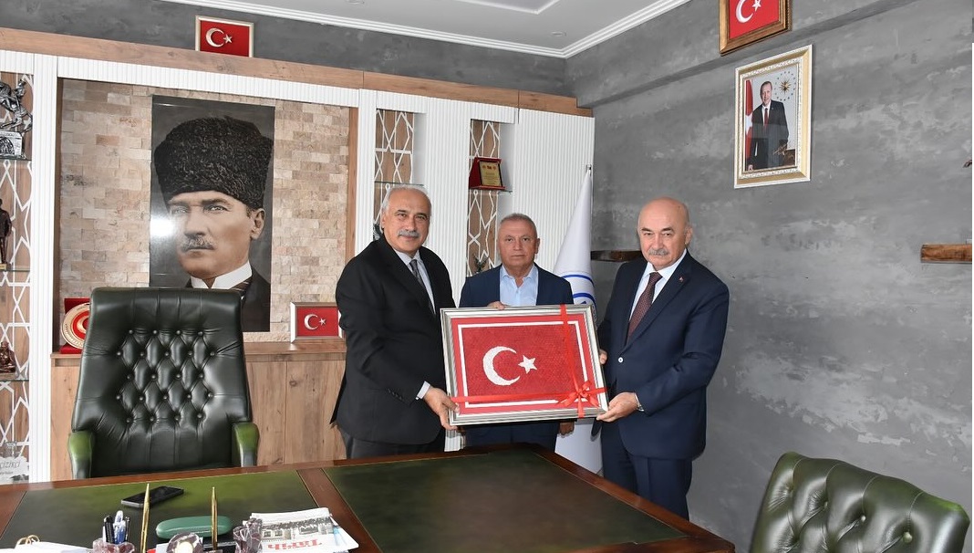 VAHAPOĞLU’DAN BAŞKAN ÇİZİKCİ’YE NEZAKET ZİYARETİ