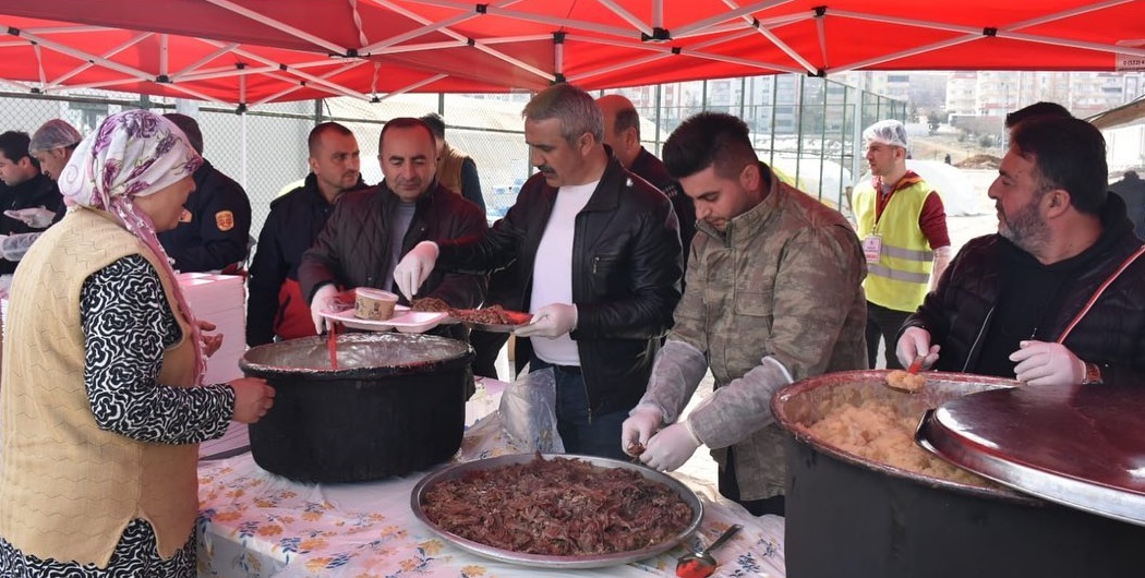 AFŞİN’DE İSKİLİP DOLMASI İKRAMI