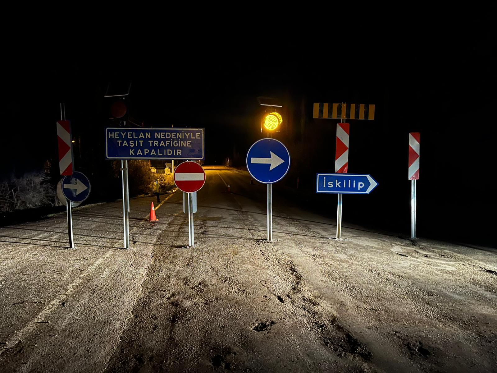 Ayağı yıkılan köprü nedeniyle Tosya yolu trafiğe kapatıldı