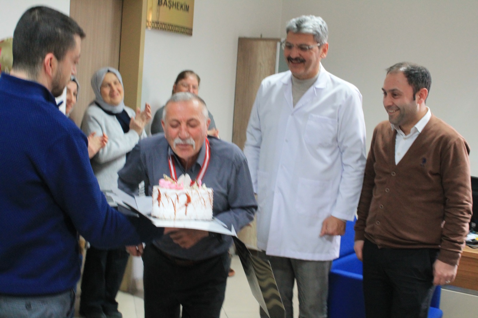 Karada?c?�ya �Mesai Saatine Sadakat� madalyas? 