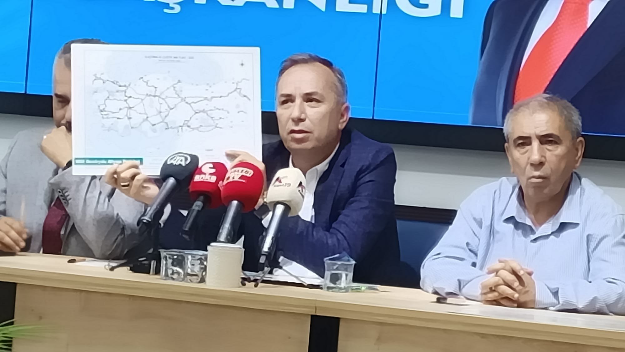 CEYLAN, BELGELERLE AÇIKLADI; “TREN HATTI 2023’TE İHALE OLACAK”