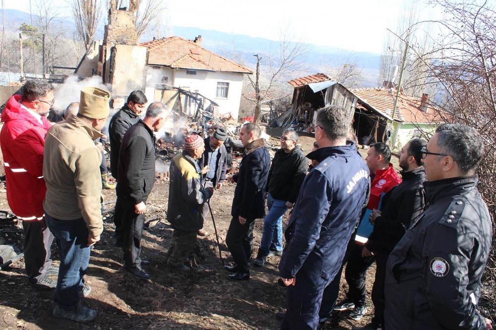 Kaymakam Polat yangından etkilenen vatandaşları ziyaret etti