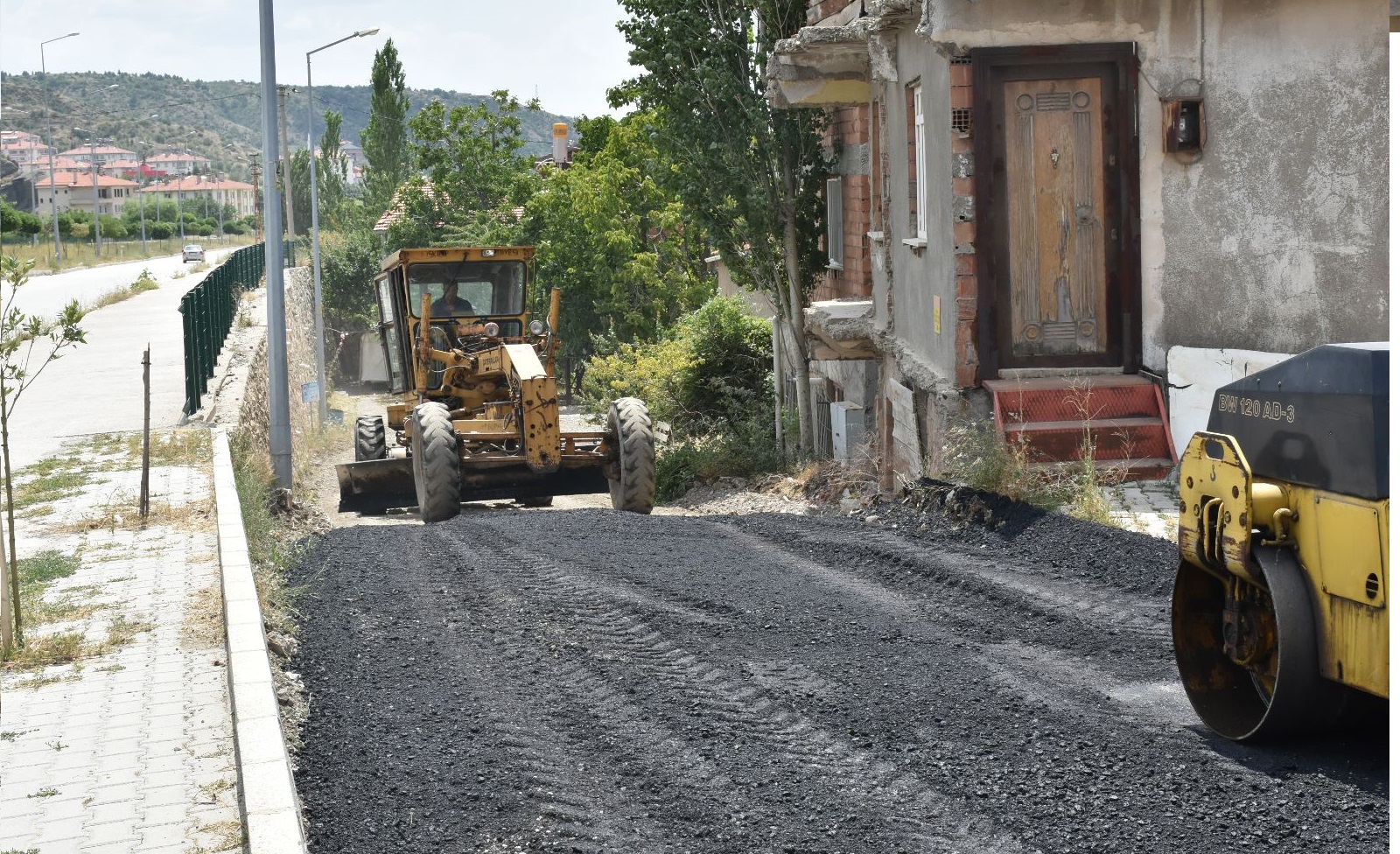 KAYACIK SICAK ASFALTA KAVUŞTU