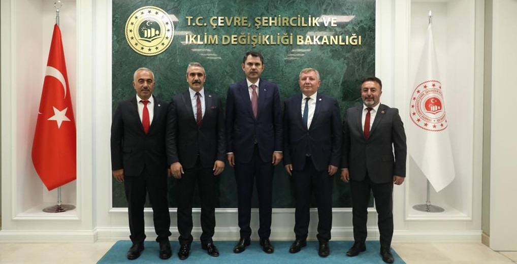 MHP’Lİ BAŞKANLARDAN BAKAN KURUM’A ZİYARET 