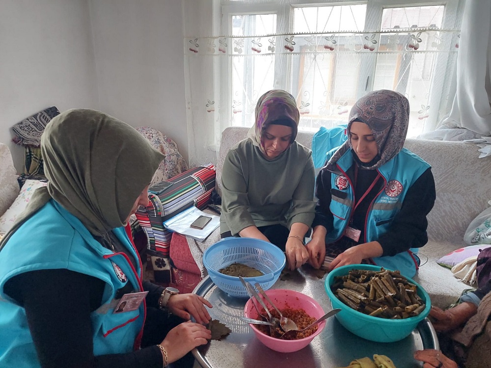 Vefa programı kapsamında 335 kişiye her ay düzenli hizmet sunuluyor