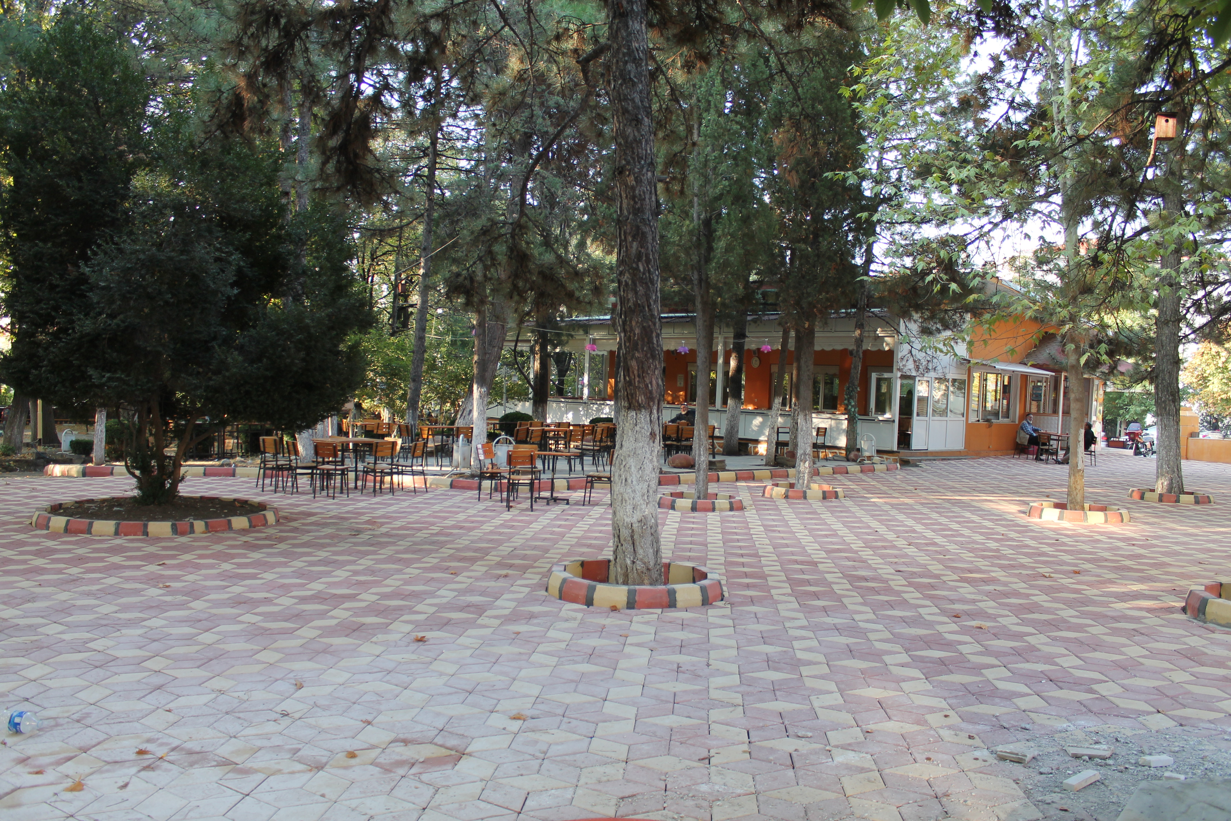 ŞEHİR PARKININ ADI ALPARSLAN TÜRKEŞ PARKI OLARAK DEĞİŞTİRİLDİ