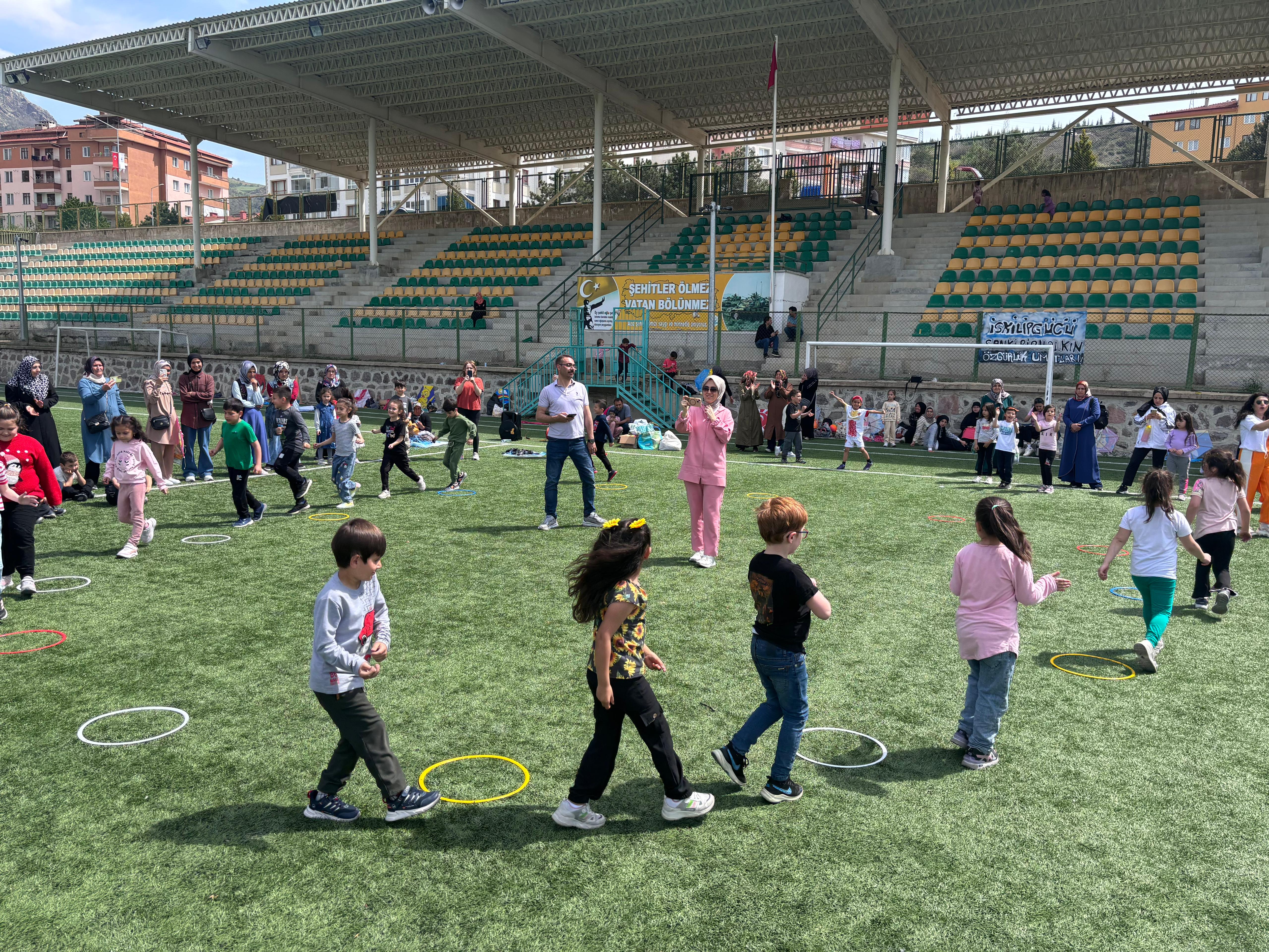 Misak-? Milli ilkokulu aileli etkinlik g�n� d�zenledi