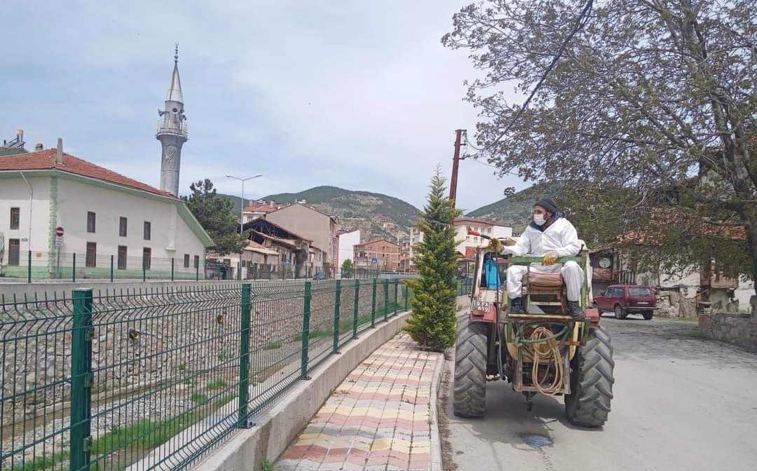 BELEDİYEDEN ZARARLILARLA MÜCADELE