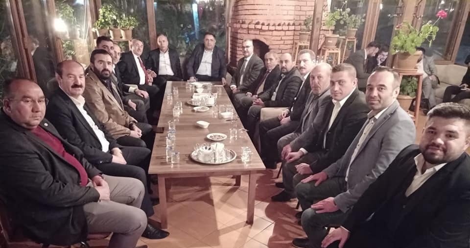 AK PARTİLİ MECLİS ÜYELERİ, VEKİLLERİN PROGRAMINI DA PROTESTO ETTİLER