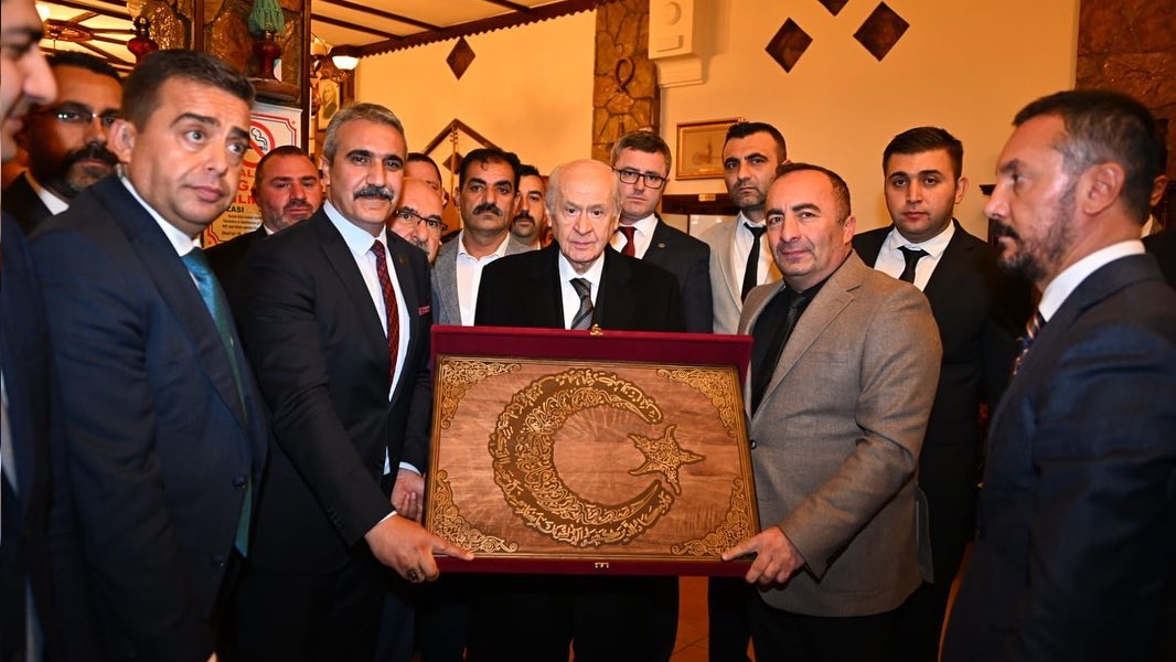 MHP LİDERİ BAHÇELİ’YE İSKİLİP HATIRASI