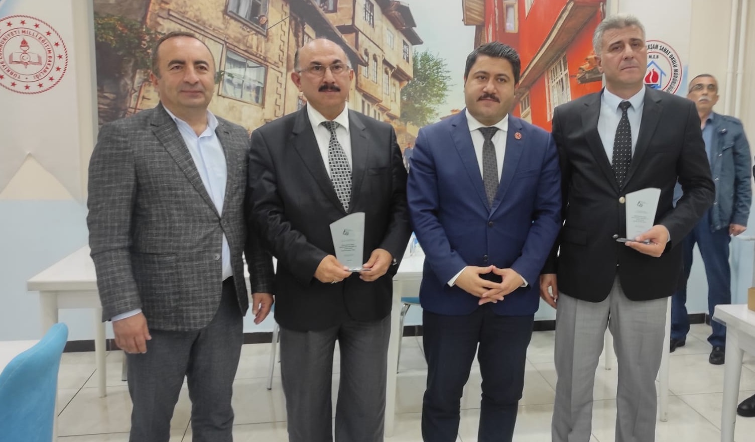  MÜDÜRLERE VEDA YEMEĞİ