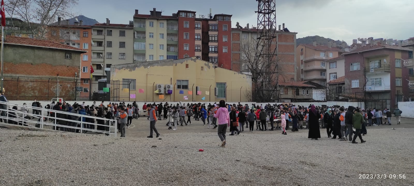 MİNİKLERDEN DEPREMZEDELER İÇİN KERMES