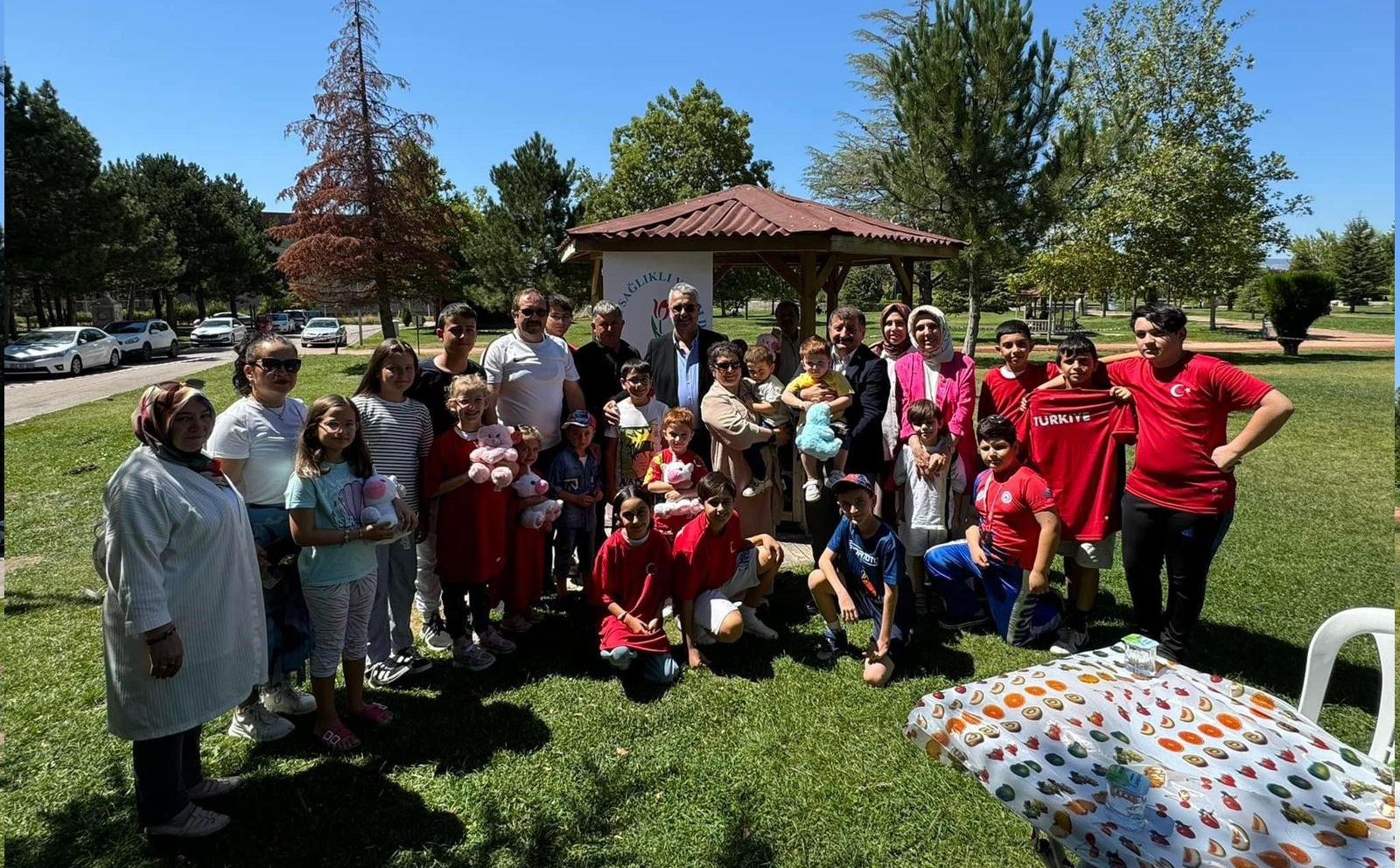  Ahlatcı, kanser hastalarıyla bir araya geldi