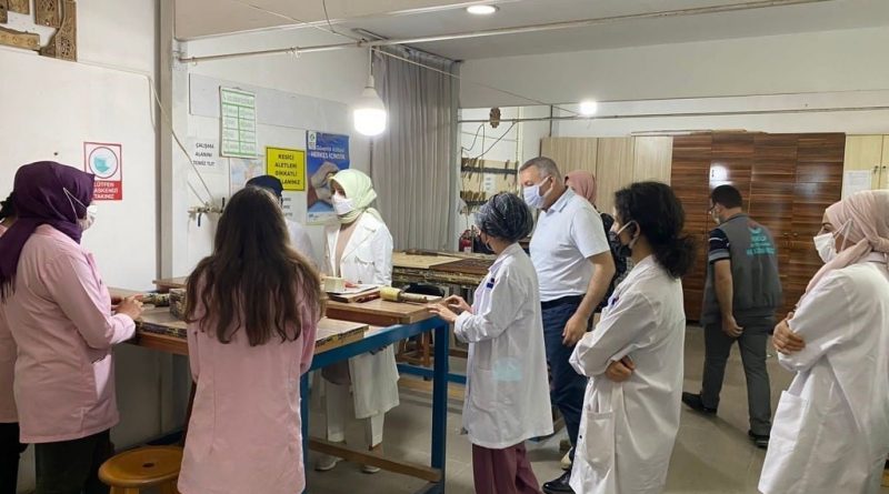 AZİME ÇİFTÇİ İSKİLİP HALK EĞİTİM MERKEZİ’NDE 