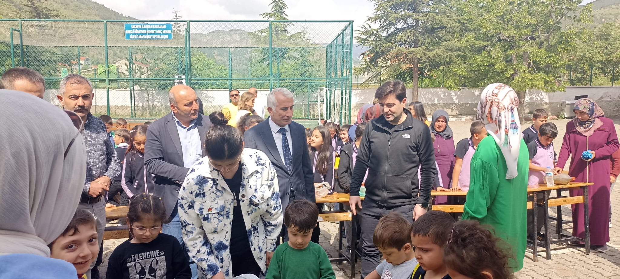 SAKARYA İLKOKULU’NDA ÇİLEK ÜRETİMİ EĞİTİMİ