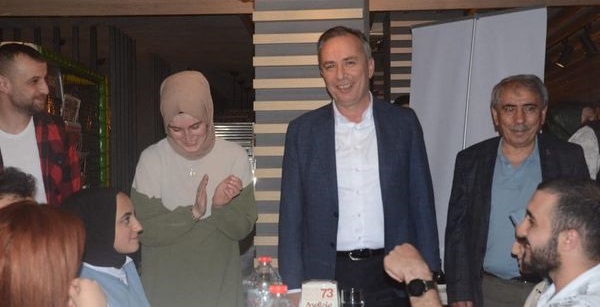 CEYLAN GENÇLERLE SAHURDA BULUŞTU