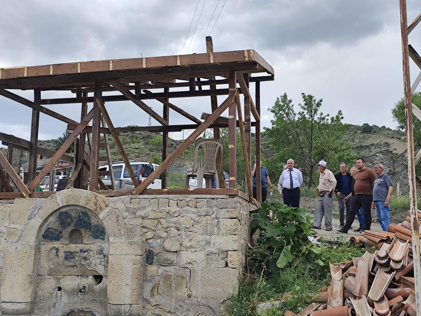 Ba?kan �izikci sahada �al??malar? inceledi