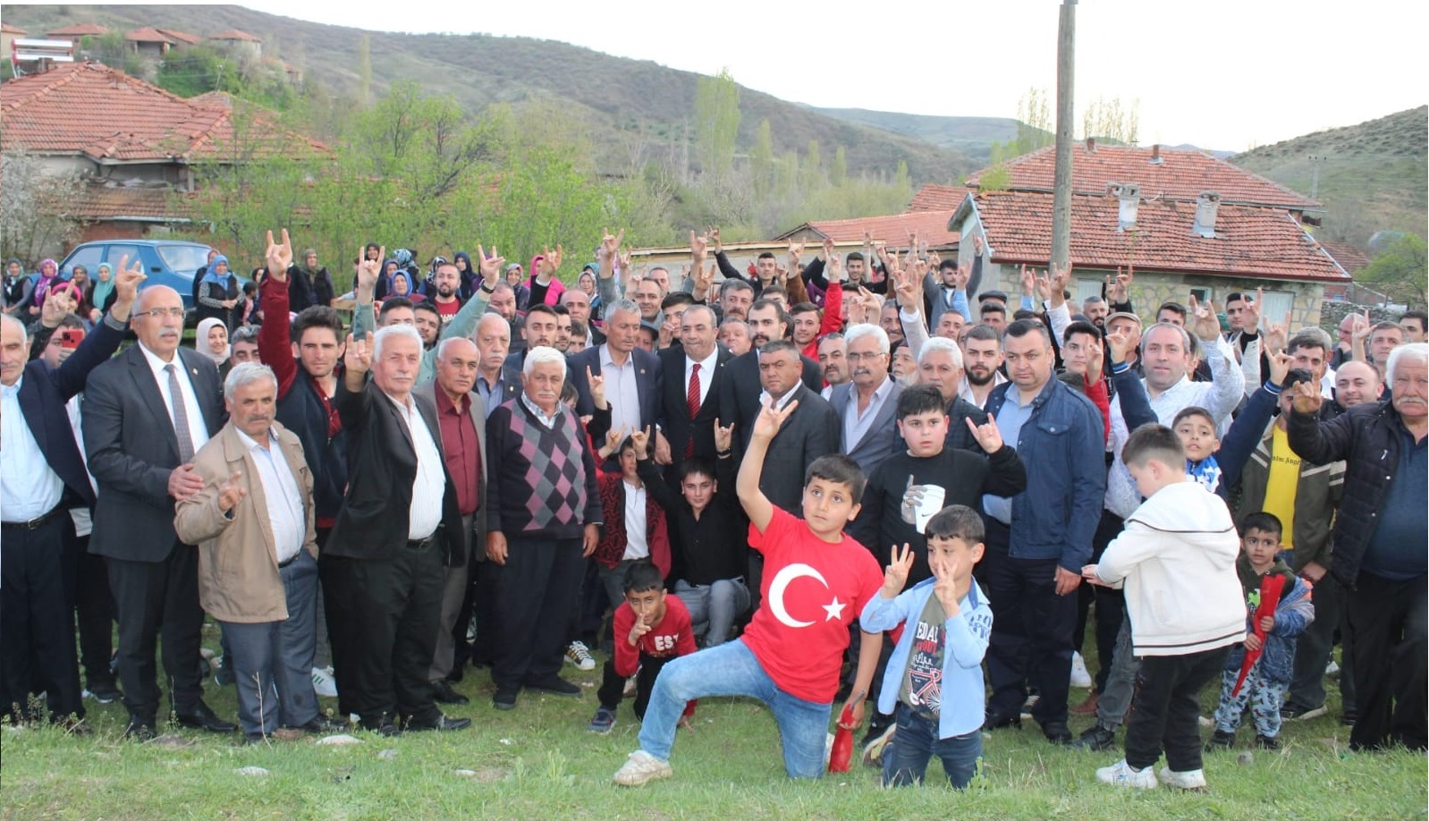 KAYRICI, KÖYÜNDE VEKİL GİBİ KARŞILANDI