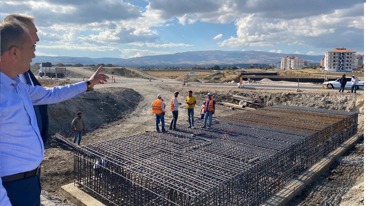 ÇEVREYOLU KAVŞAĞI YILSONUNA BİTECEK