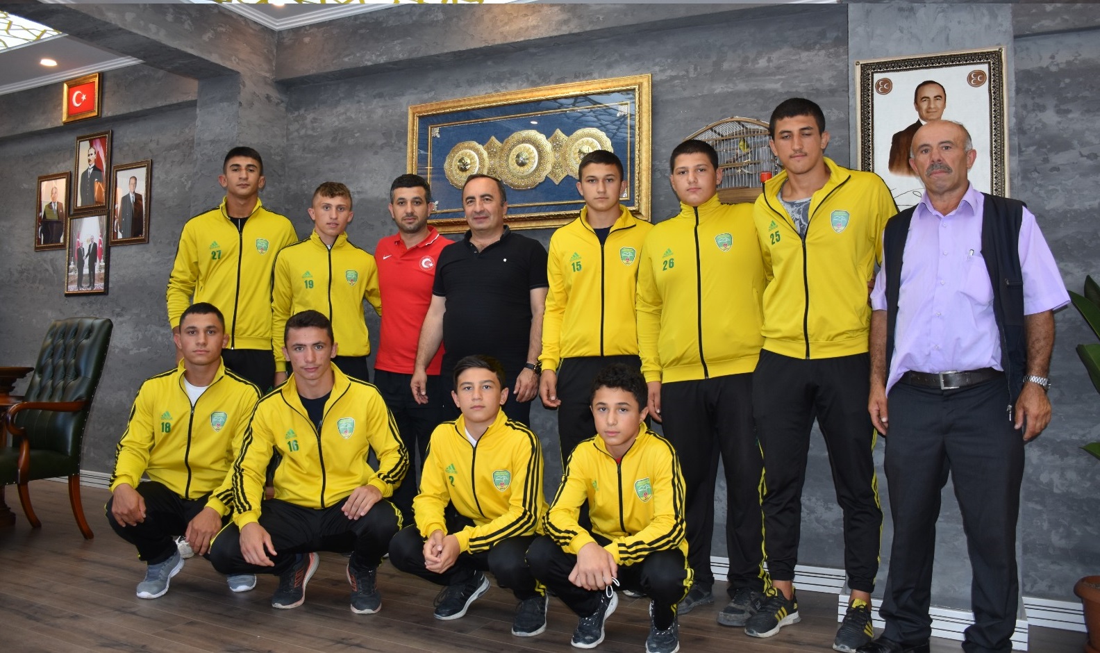 BAŞKAN SÜLÜK GÜREŞÇİLERİ KIRKPINARA UĞURLADI