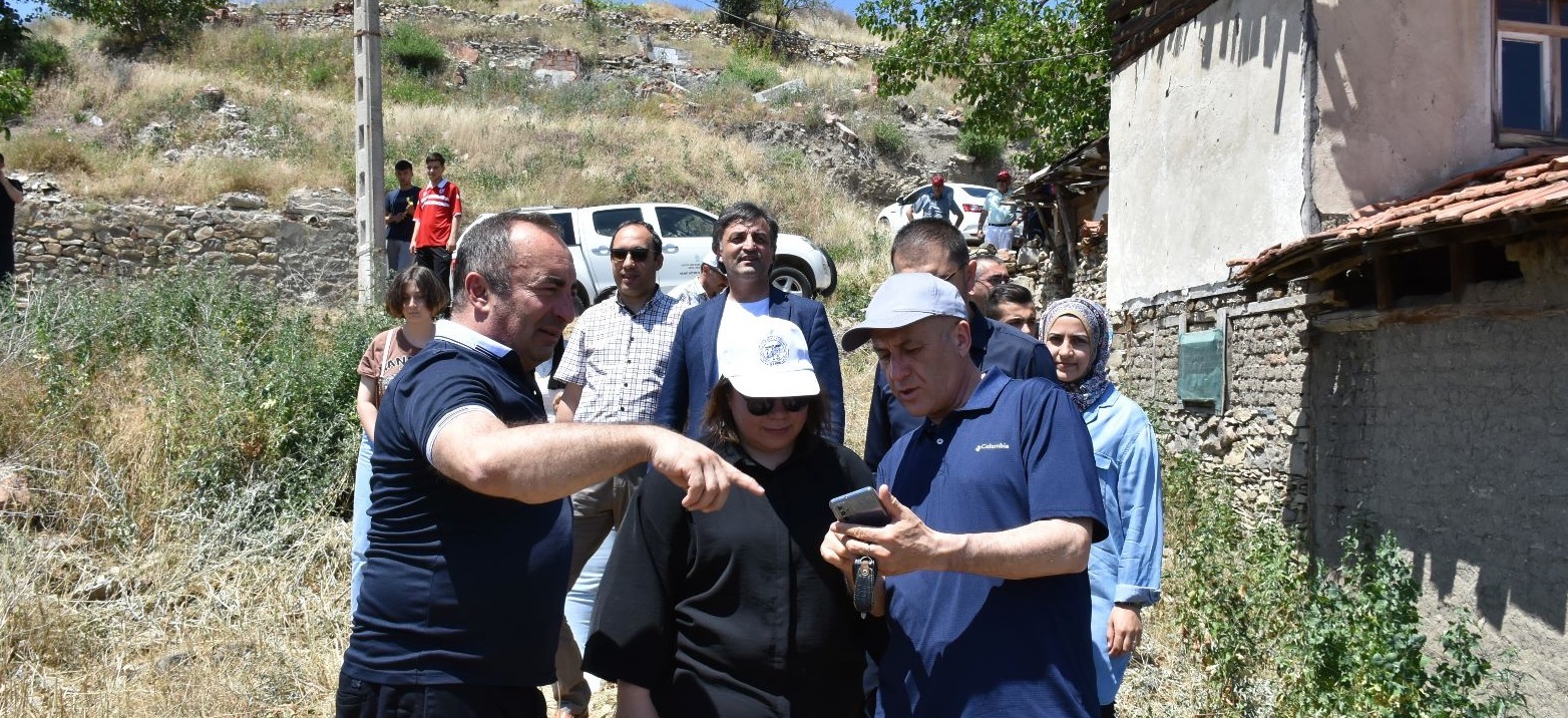 KALEDE ARKEOLOJİK KAZILARA BAŞLANDI