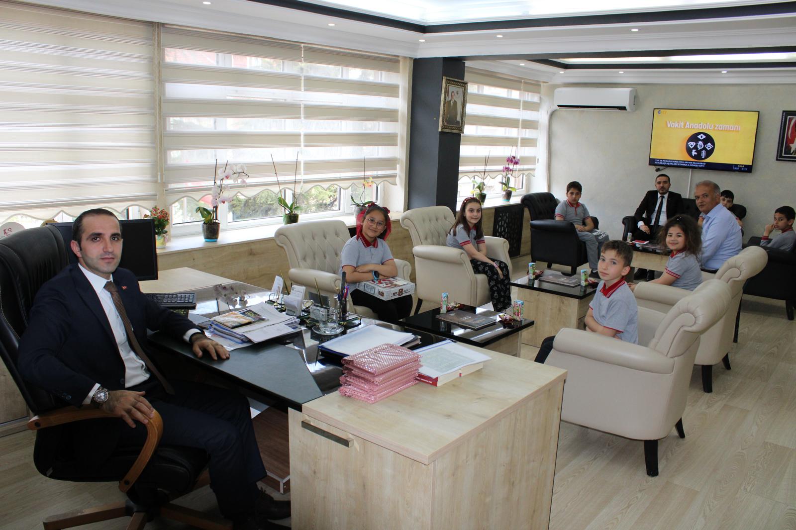 Ak?l, zeka oyunlar?nda ba?ar?l? �?rencilerden Kaymakam Polat'a ziyaret
