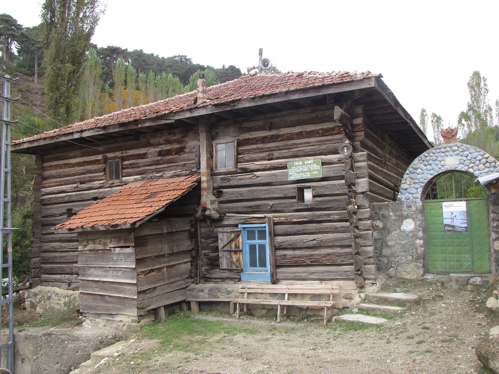 İSKİLİP’TE 3 CAMİ RESTORE EDİLİYOR