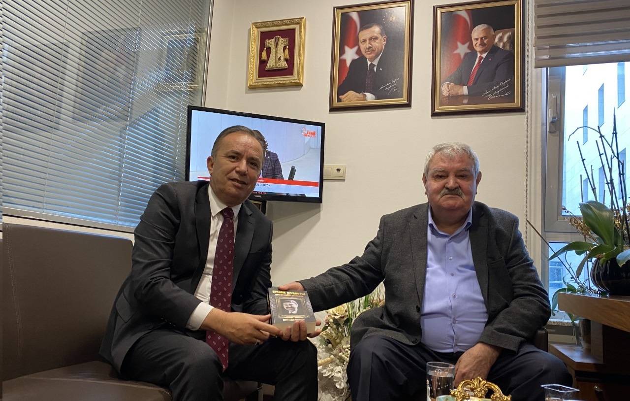 TÜRKOĞLU, CEYLAN’A KİTABINI HEDİYE ETTİ