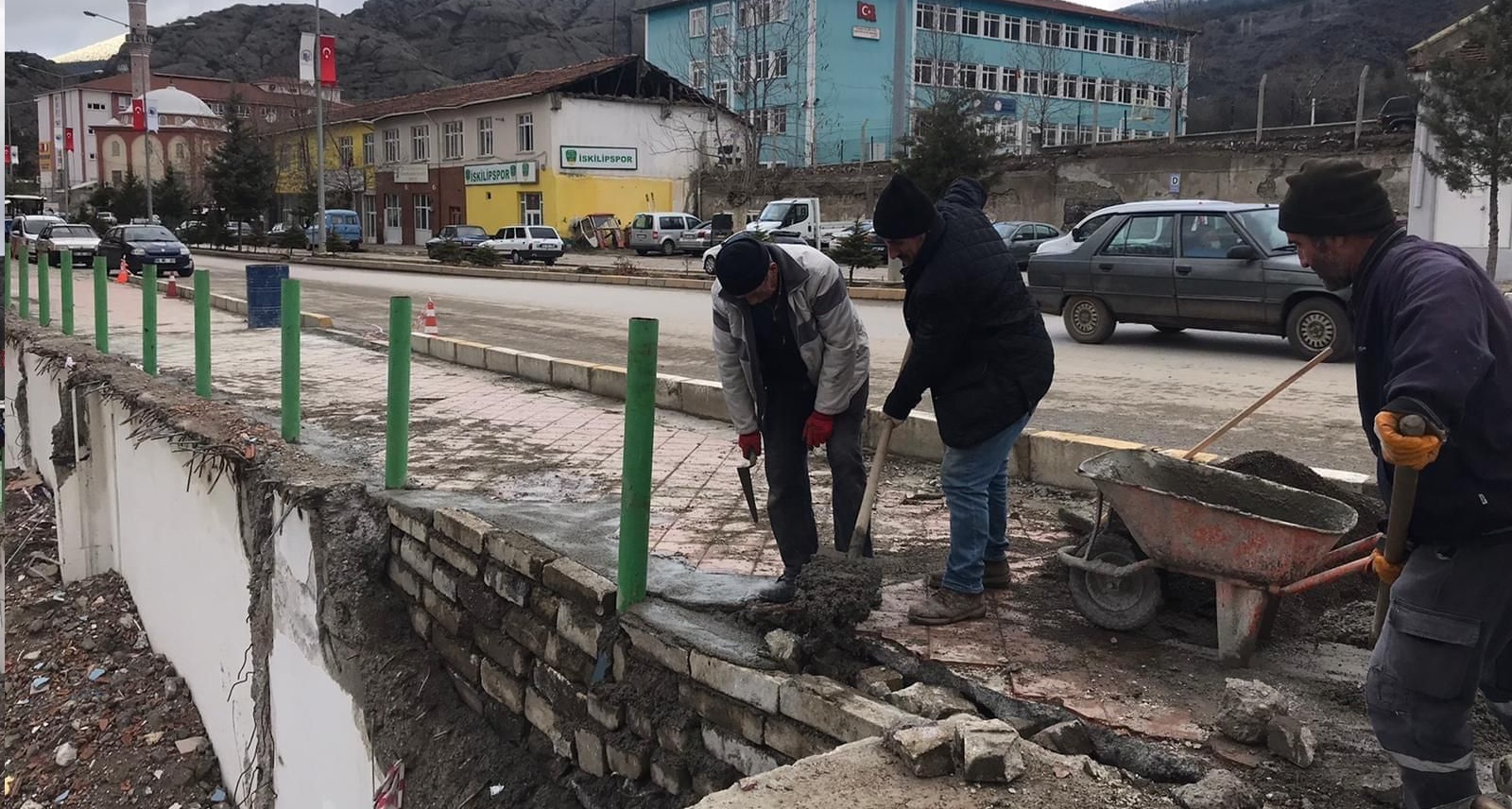 TEHLİKELİ ALANDA TEL ÖRGÜ VE BARİYER ÇALIŞMASI