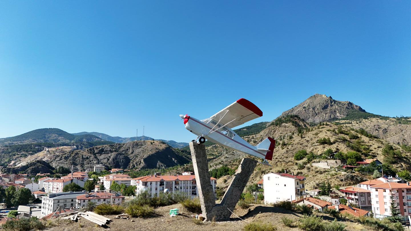 101 Y?ll?k U�ak ?ehitlikteki yerine konuldu