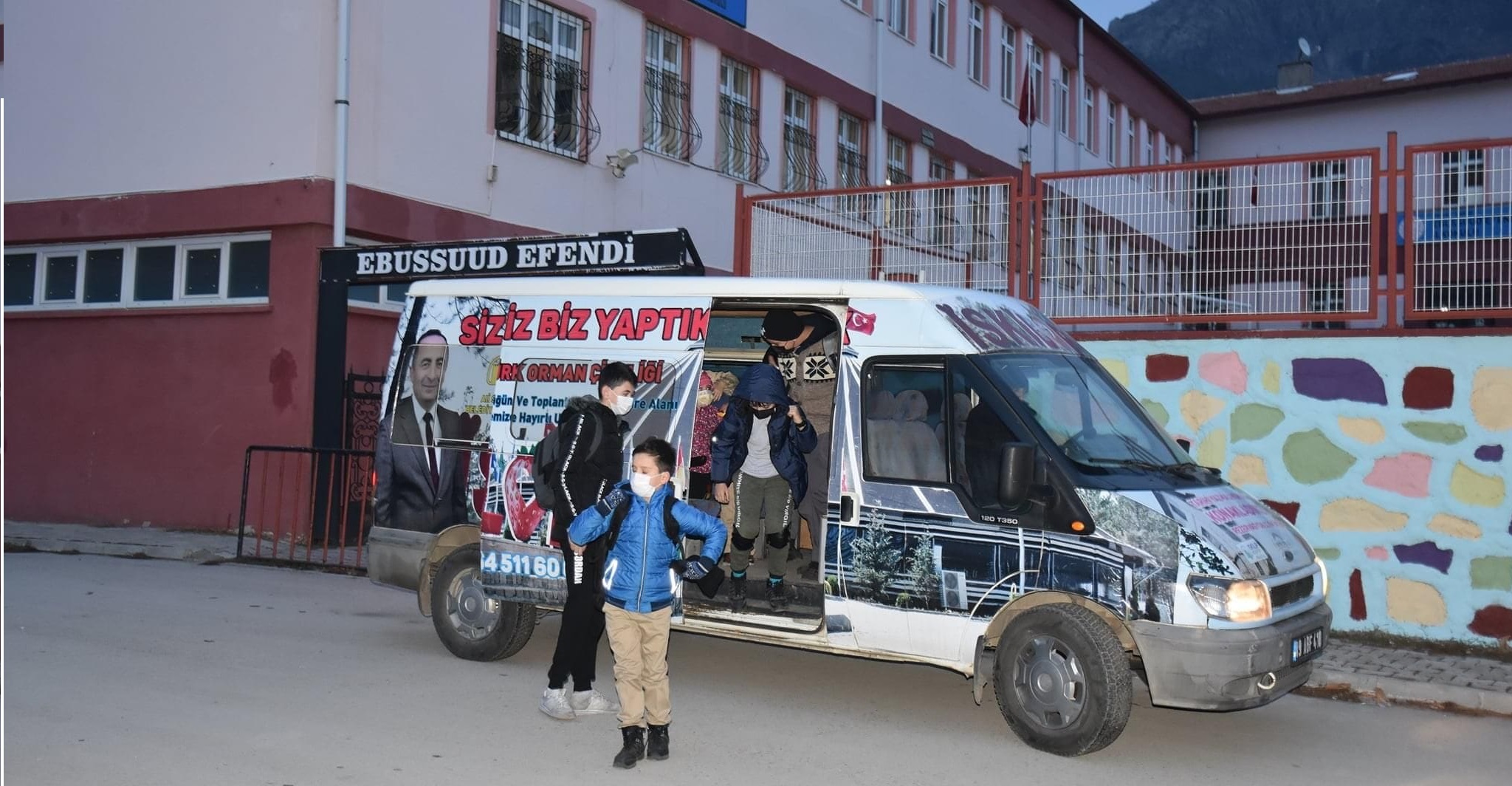  BAŞKAN’DAN ÖĞRENCİLERE SERVİS JESTİ