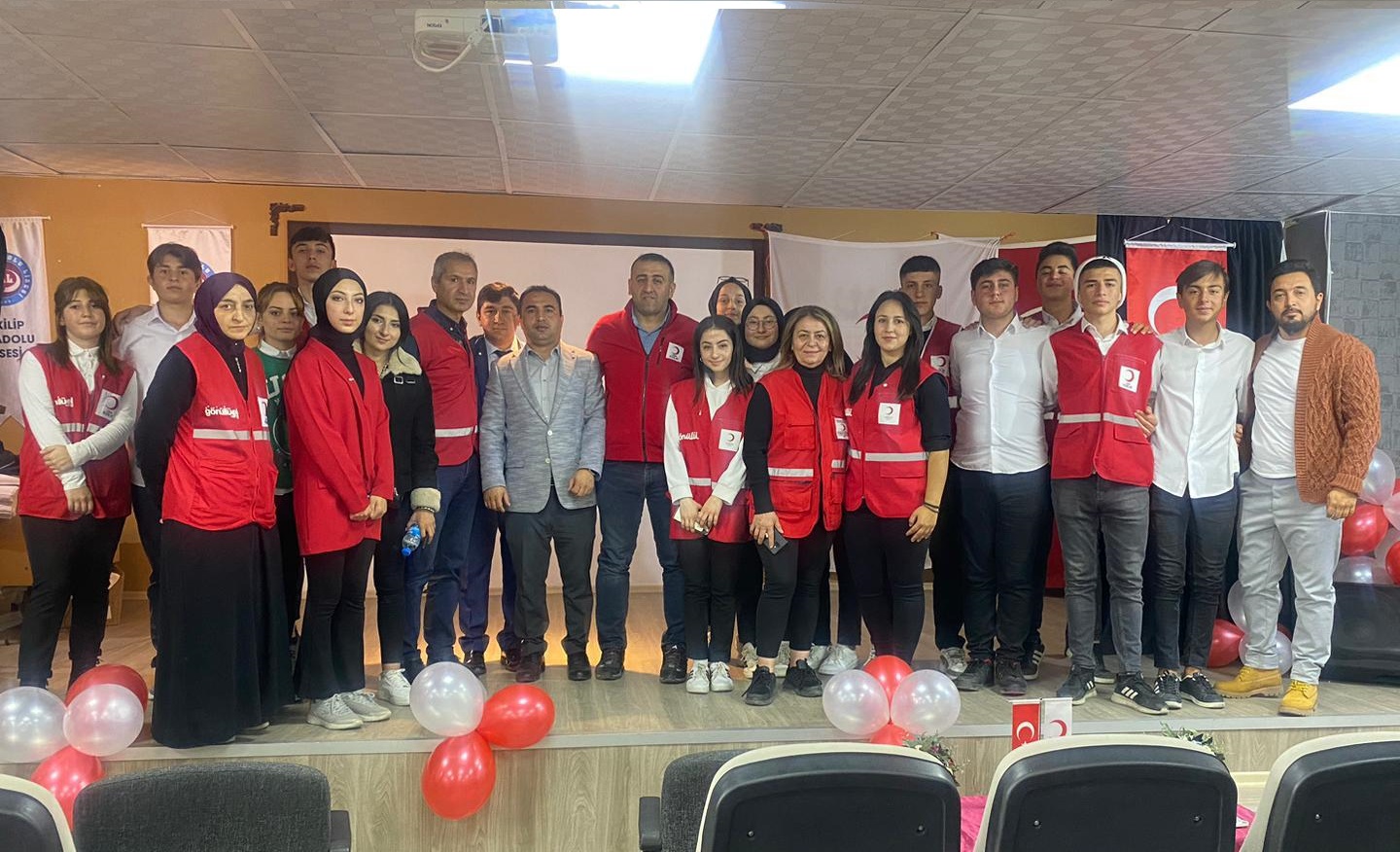 GENÇ KIZILAY TANITIM ETKİNLİKLERİNE BAŞLADI