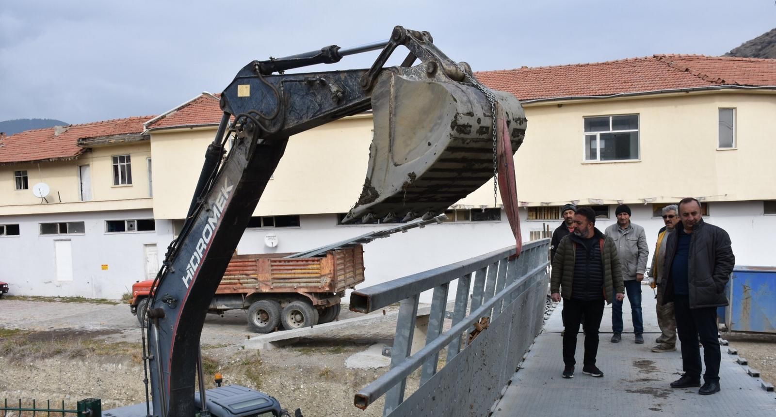 BAŞKAN SAHADA ÇALIŞMALARI İNCELEDİ