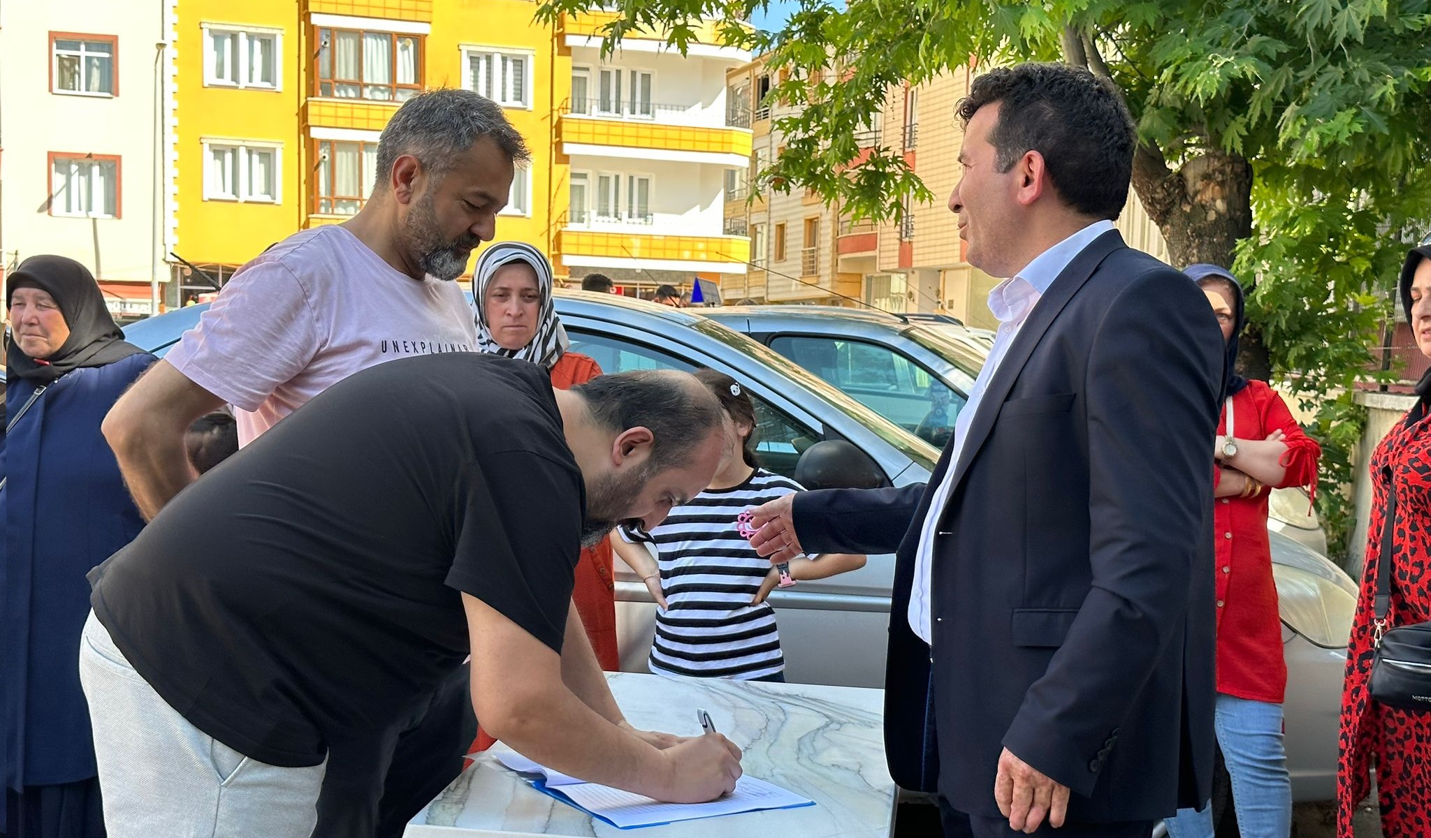 MEYDAN İÇİN İMZA KAMPANYASI