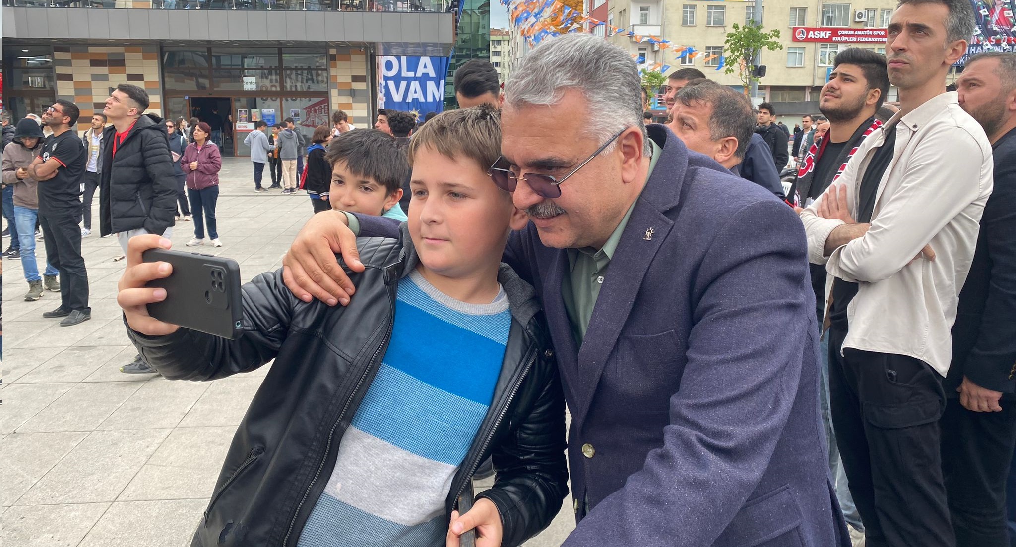 AHLATCI ÇORUM FK - MENEMEN MAÇINI DEV EKRANDAN İZLEDİ