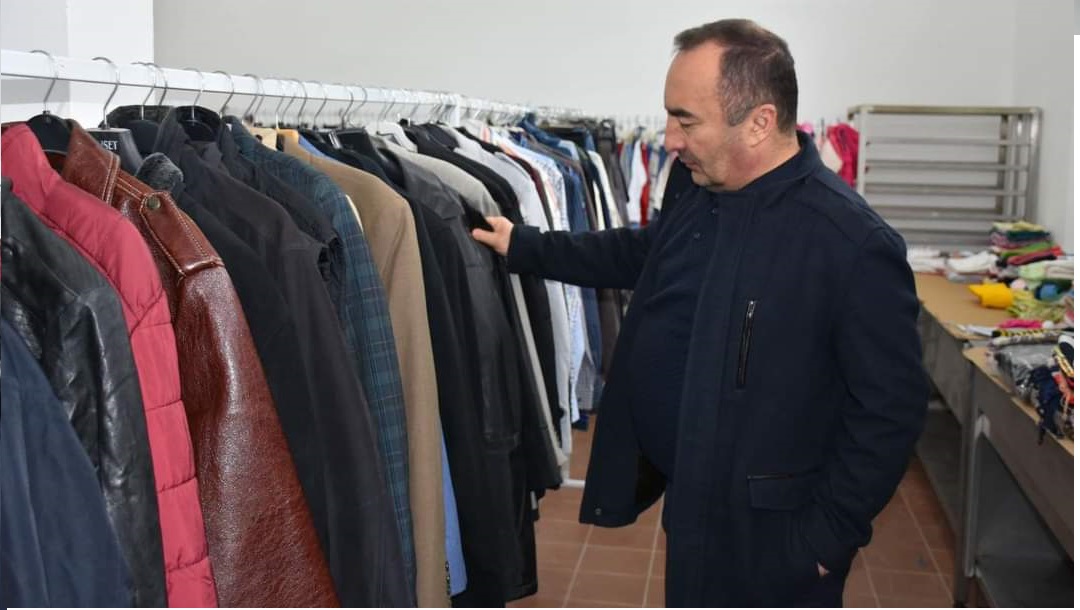  DEPREMZEDELER İÇİN HAYIR ÇARŞISI KURULDU