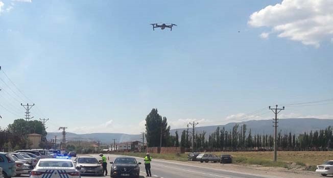 İSKİLİP YOLU ÜZERİNDE DRONE İLE TRAFİK DENETİMİ