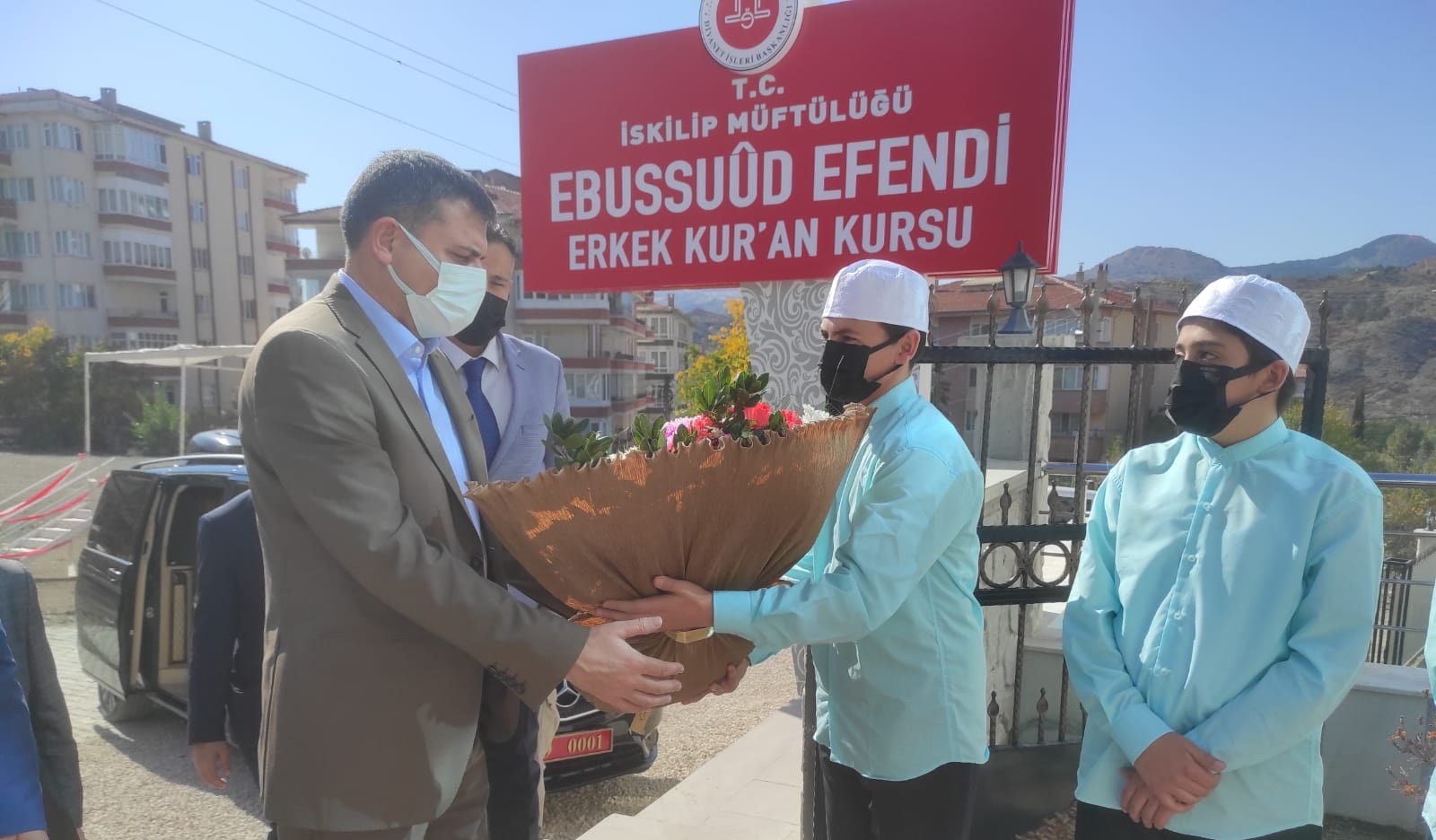 VALİ ÇİFTÇİ EBUSSUUD EFENDİ KUR'AN KURSUNU ZİYARET ETTİ