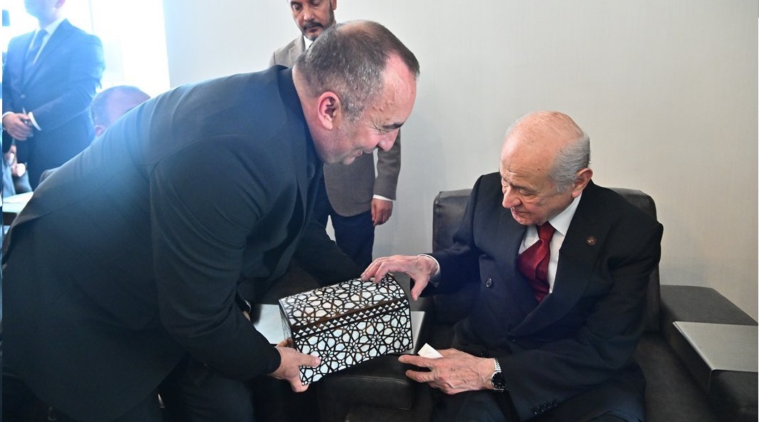 MHP LİDERİ BAHÇELİ’YE İSKİLİP ARMAĞANI