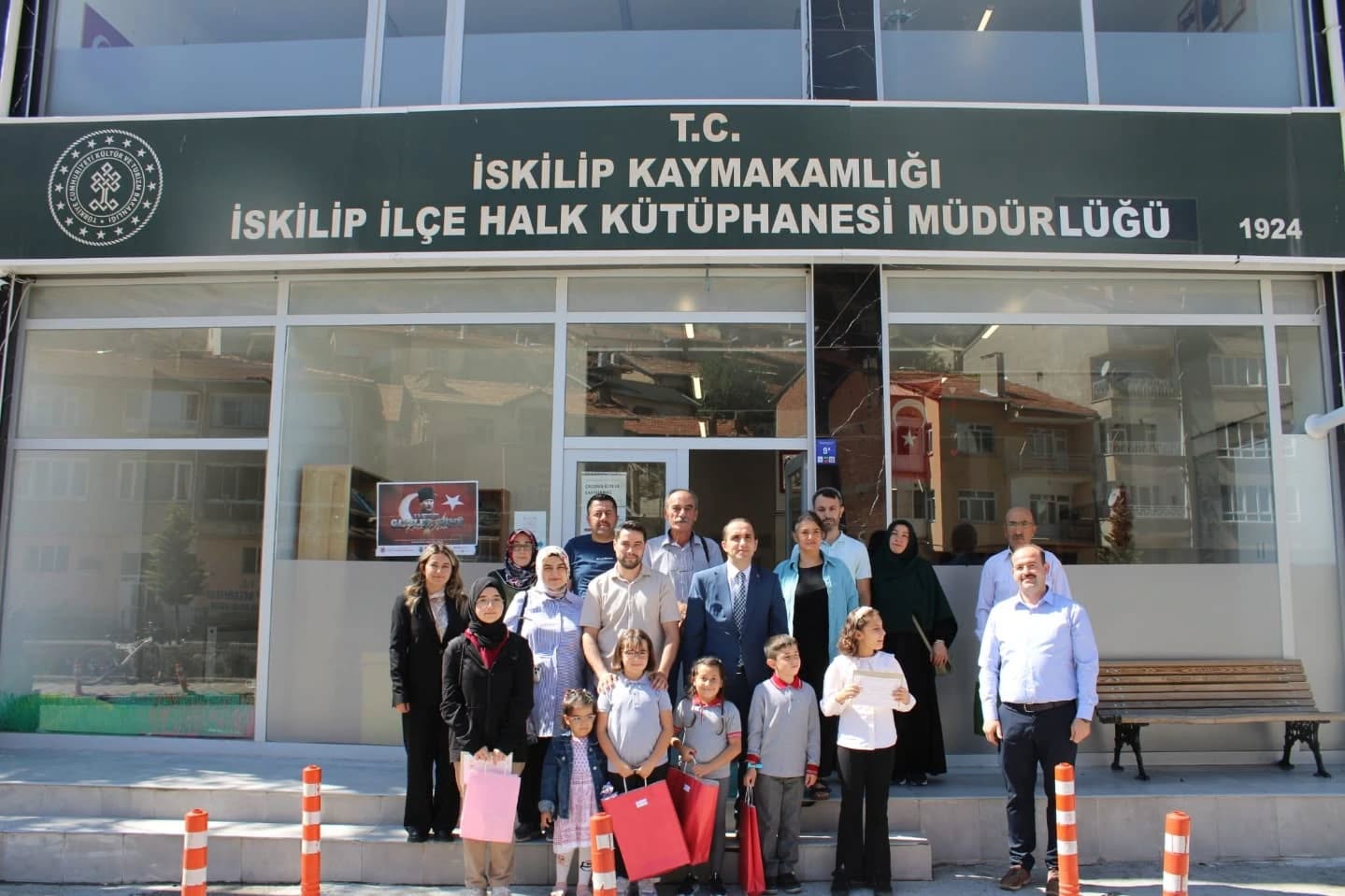 Kitap okuma yarışmasında dereceye girenler ödüllendirildi