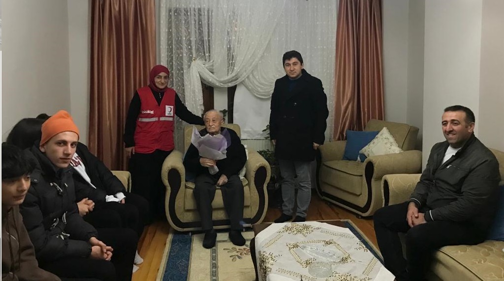 GENÇ KIZILAY’DAN ÖĞRETMENLER GÜNÜ ETKİNLİĞİ 